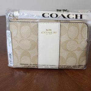 Brand new Coach Corner Zip Wristlet